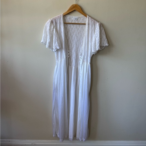 Cinema Etoile White Lace Nightie & Robe Set - Picture 9 of 11
